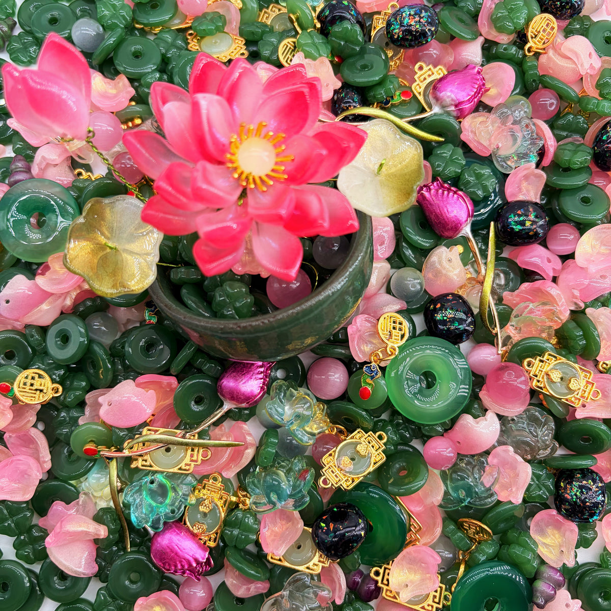 （Artist) Giant Luxury-Jade Lotus Garden