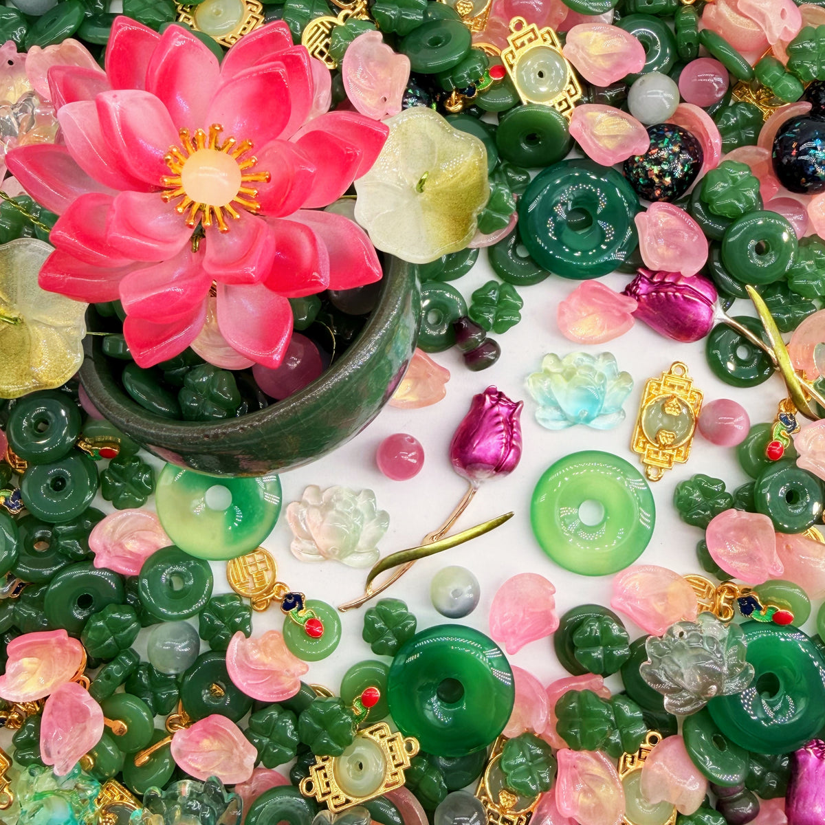 （Artist) Giant Luxury-Jade Lotus Garden